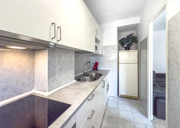 Hanami Avenida De Espana 1c * 埃斯特波纳